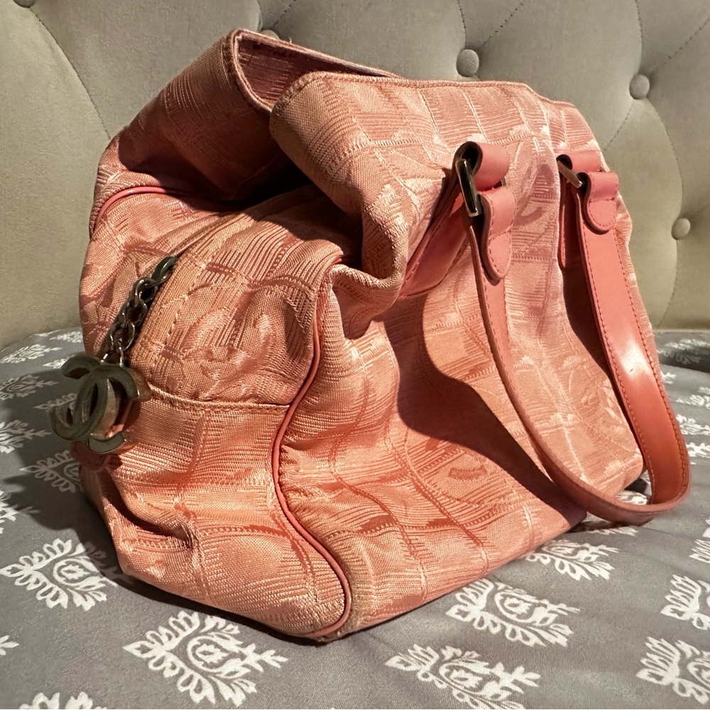Chanel travel line handbag - Picture 1 of 11